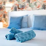 Yourhouse Casana 아데제